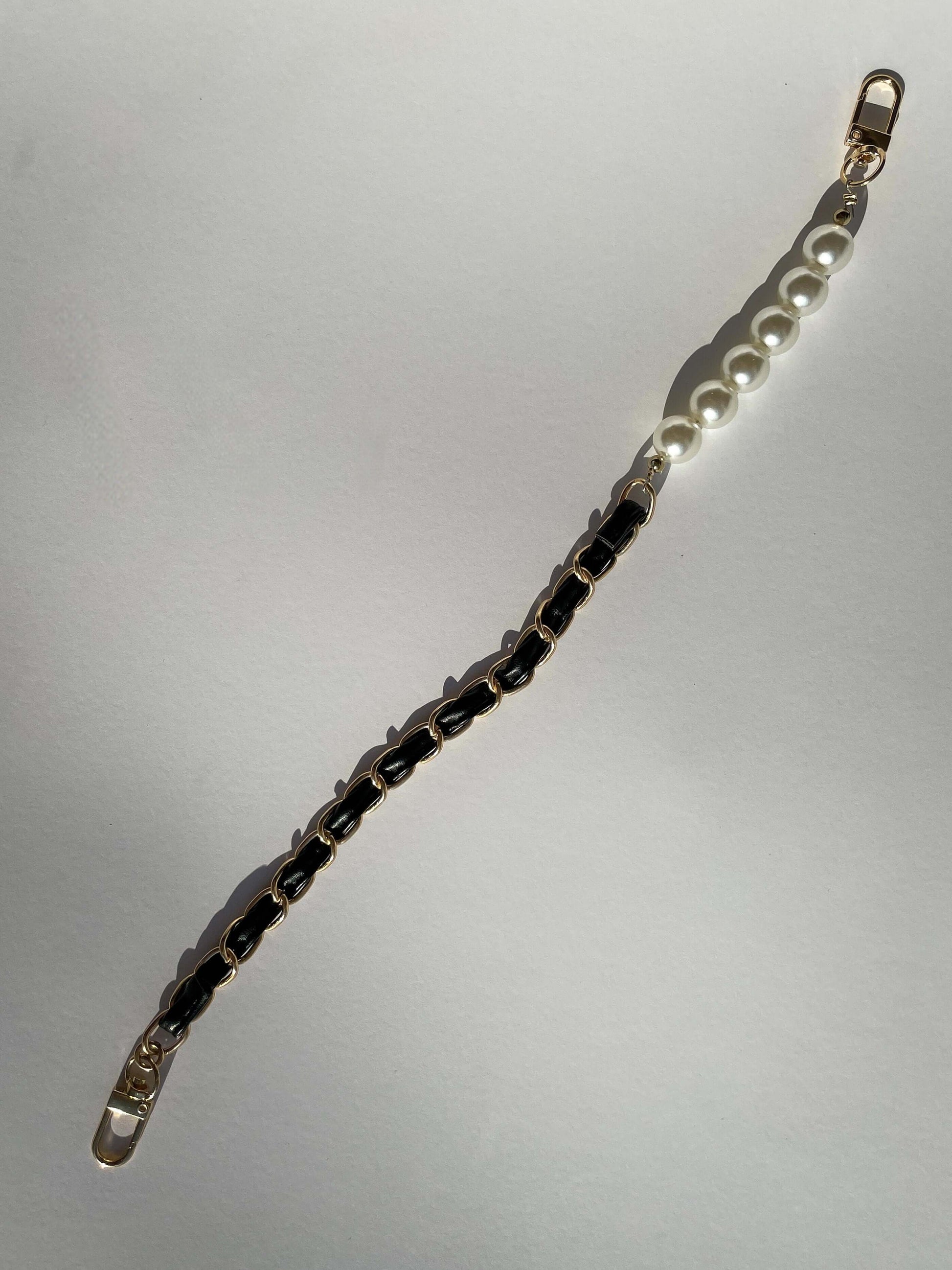 telefono deklas su perlais